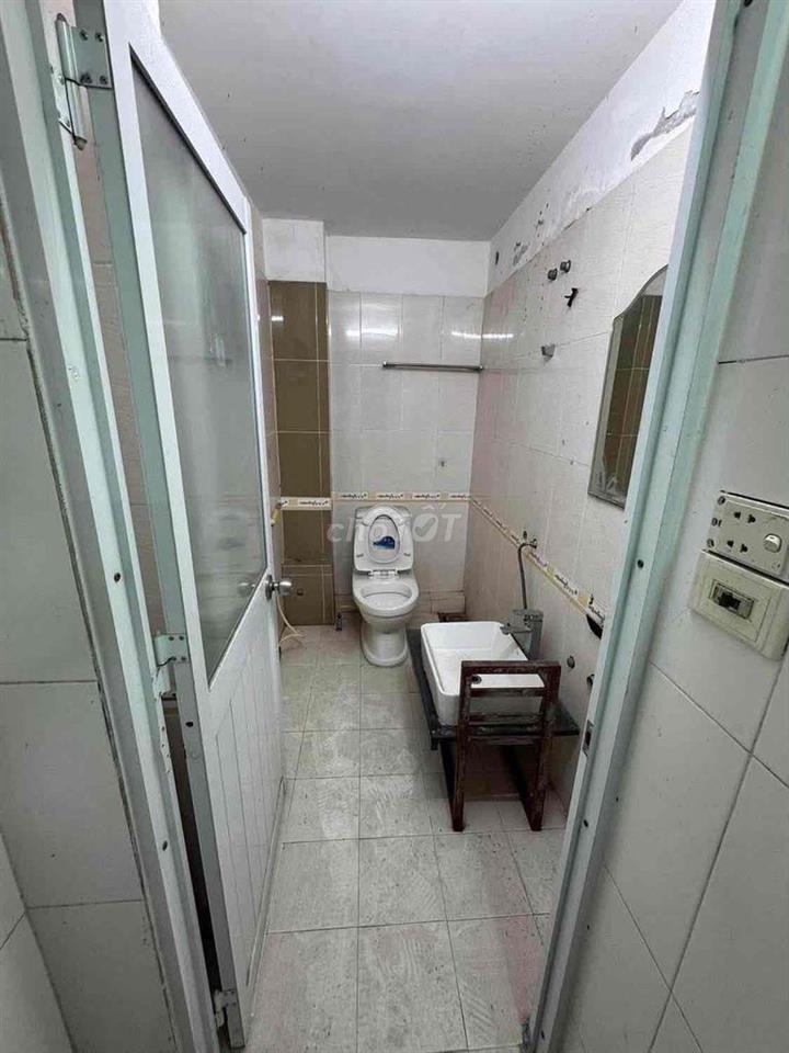 Cho thuê nhà 2 tầng kiệt oto Hoàng Diệu. khu vực sầm uất để kinh doanh