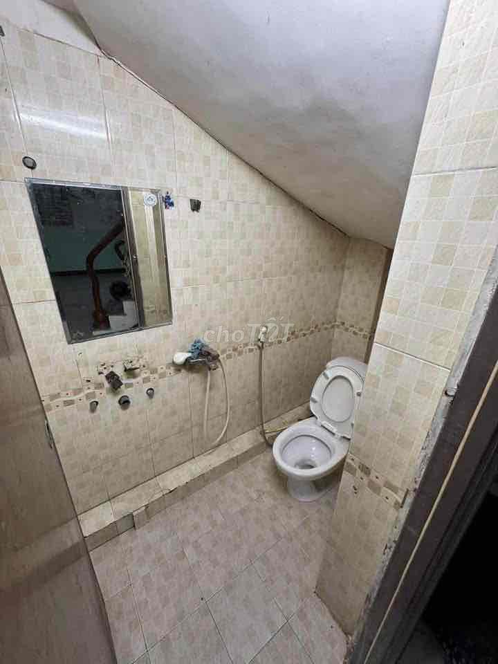 Cho thuê nhà 2 tầng kiệt oto Hoàng Diệu. khu vực sầm uất để kinh doanh