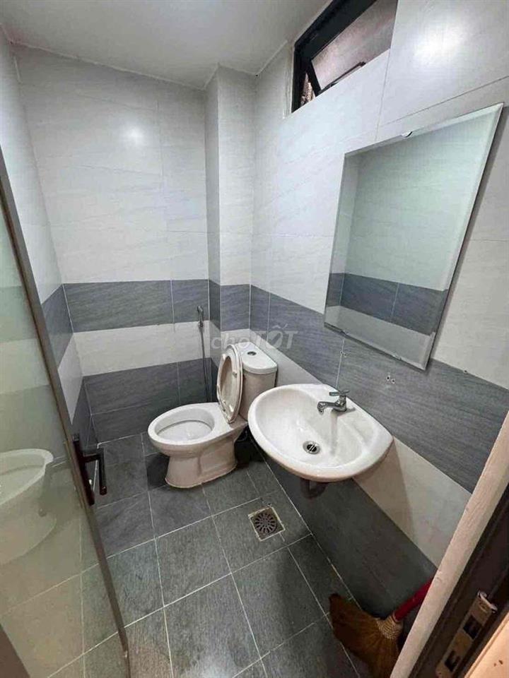 Cho thuê nhà 2 tầng Mới Kiệt Nguyễn Văn Linh gần sân bay Full nội thất
