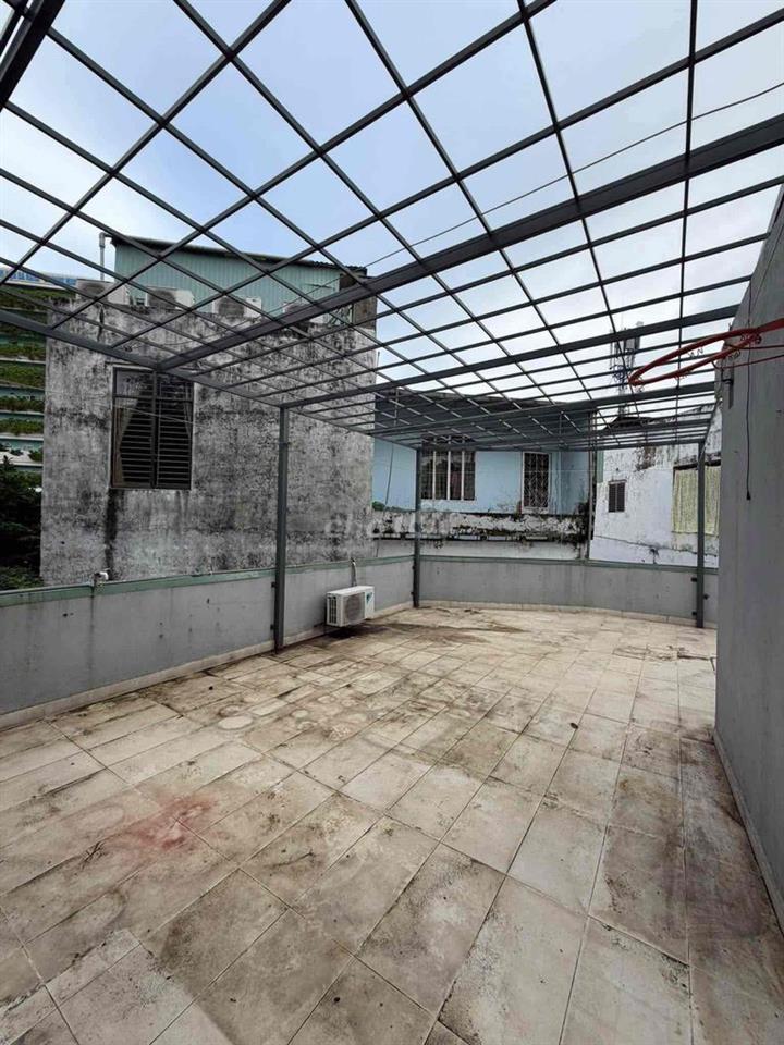 Cho thuê nhà sân vườn 2 tầng ĐỐNG ĐA, Hải Châu. Rộng Rãi như hình.