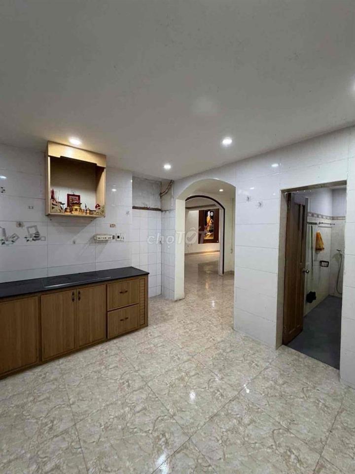 Cho thuê nhà sân vườn 2 tầng ĐỐNG ĐA, Hải Châu. Rộng Rãi như hình.