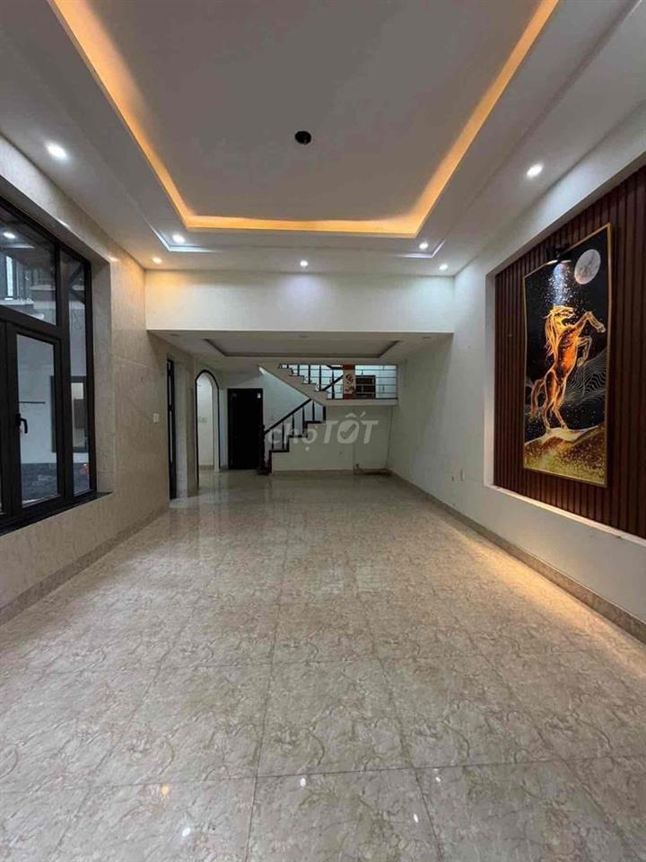 Cho thuê nhà sân vườn 2 tầng ĐỐNG ĐA, Hải Châu. Rộng Rãi như hình.