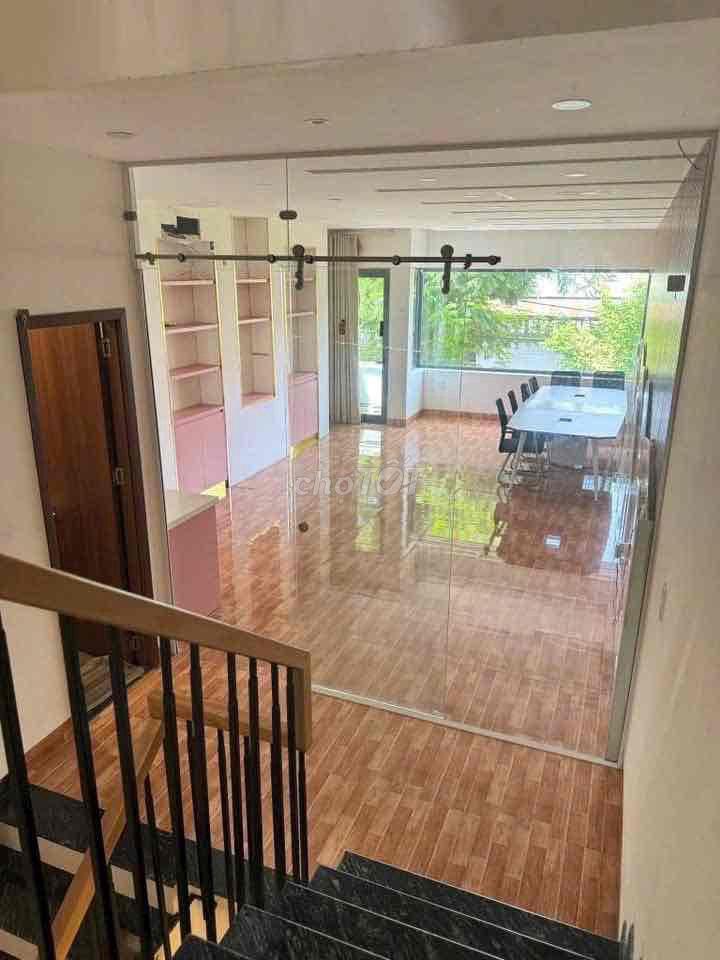 Cho thuê nhà khu Hoà Xuân gần cầu Hoà Xuân. 4pn giá 23 triệu