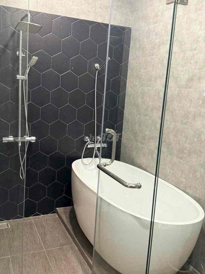 Cho thuê nhà khu Hoà Xuân gần cầu Hoà Xuân. 4pn giá 23 triệu