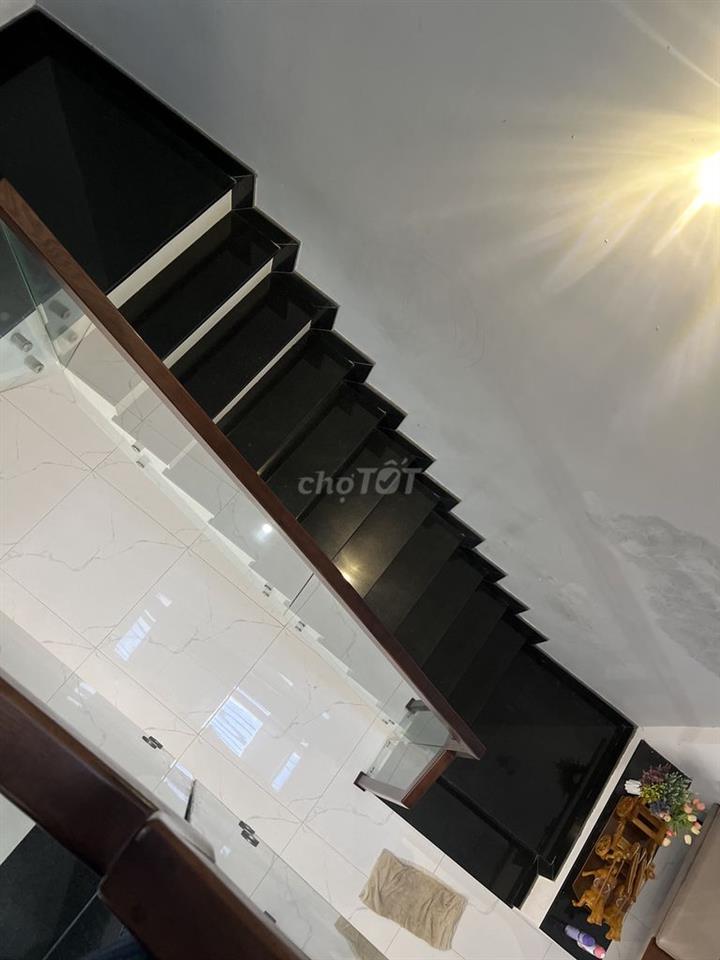 Nhà nguyên căn 3 tầng ,3 pn, 3wc,  vào ở ngay, đầy đủ tiện nghi