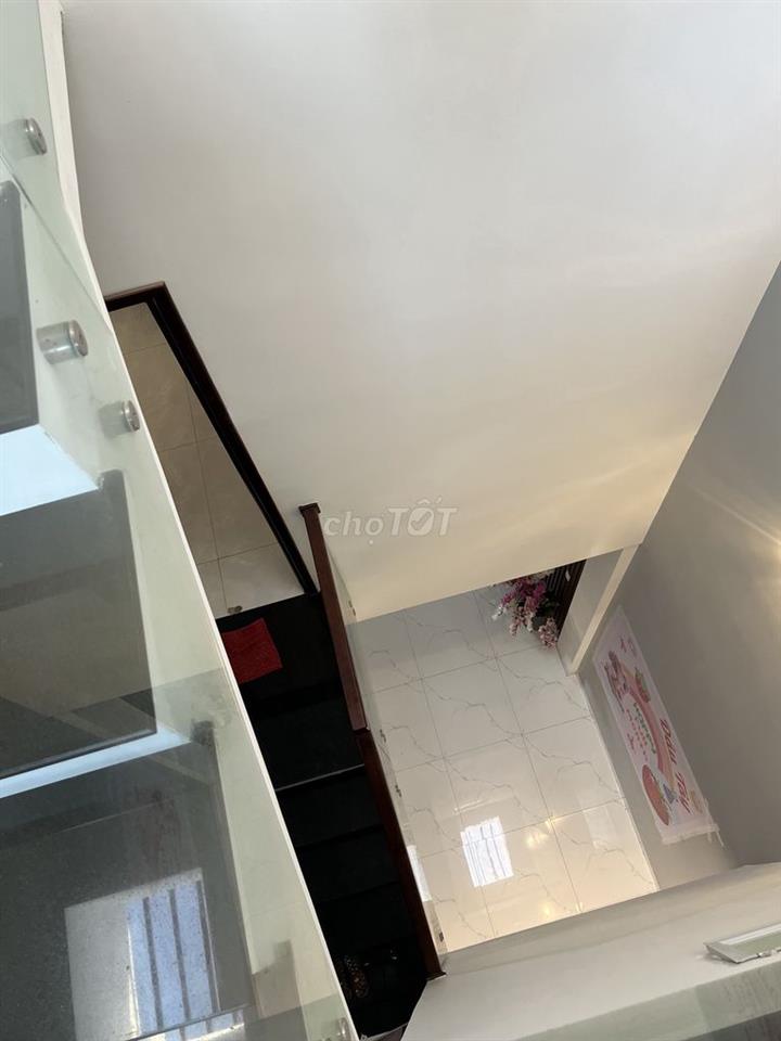 Nhà nguyên căn 3 tầng ,3 pn, 3wc,  vào ở ngay, đầy đủ tiện nghi