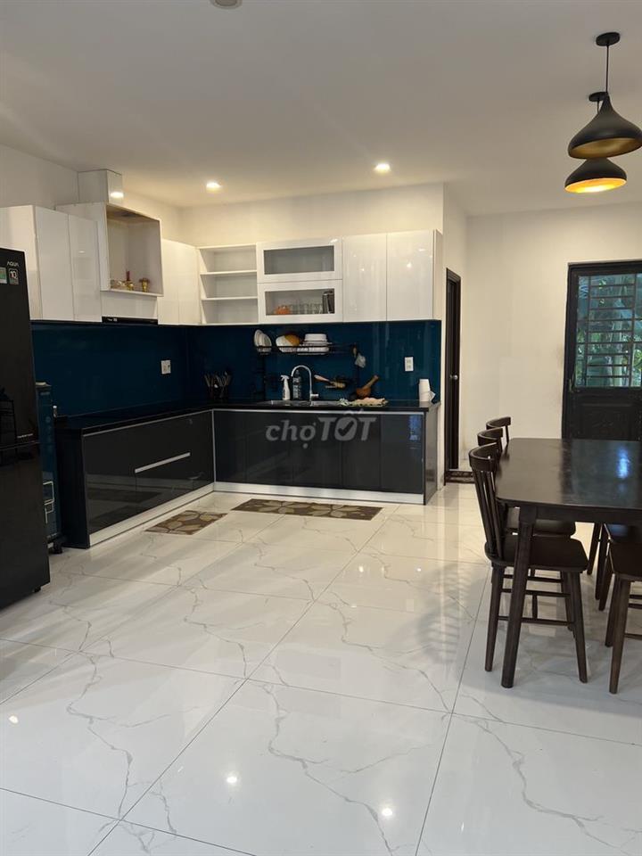 Nhà nguyên căn 3 tầng ,3 pn, 3wc,  vào ở ngay, đầy đủ tiện nghi