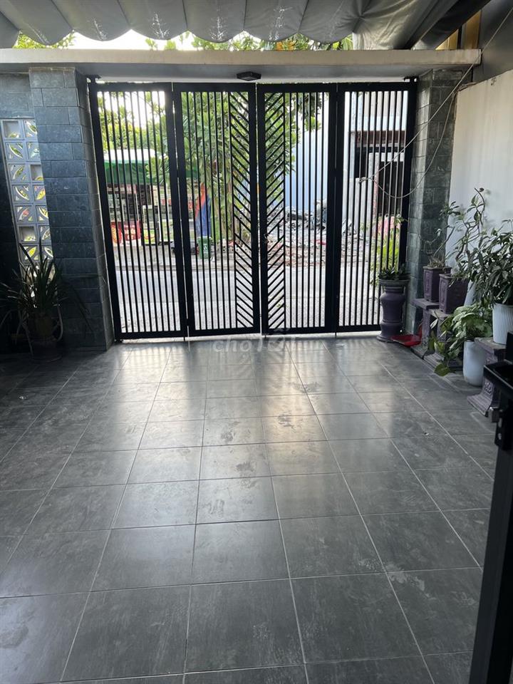 Nhà nguyên căn 3 tầng ,3 pn, 3wc,  vào ở ngay, đầy đủ tiện nghi