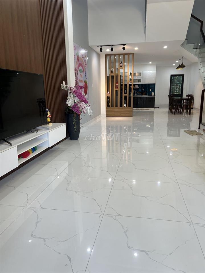 Nhà nguyên căn 3 tầng ,3 pn, 3wc,  vào ở ngay, đầy đủ tiện nghi