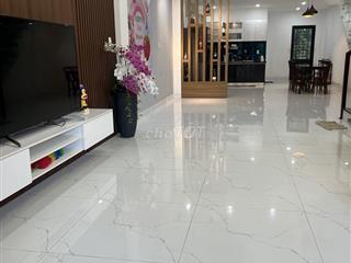 Nhà nguyên căn 3 tầng ,3 pn, 3wc,  vào ở ngay, đầy đủ tiện nghi