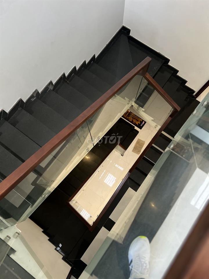 Nhà nguyên căn 3 tầng ,3 pn, 3wc,  vào ở ngay, đầy đủ tiện nghi