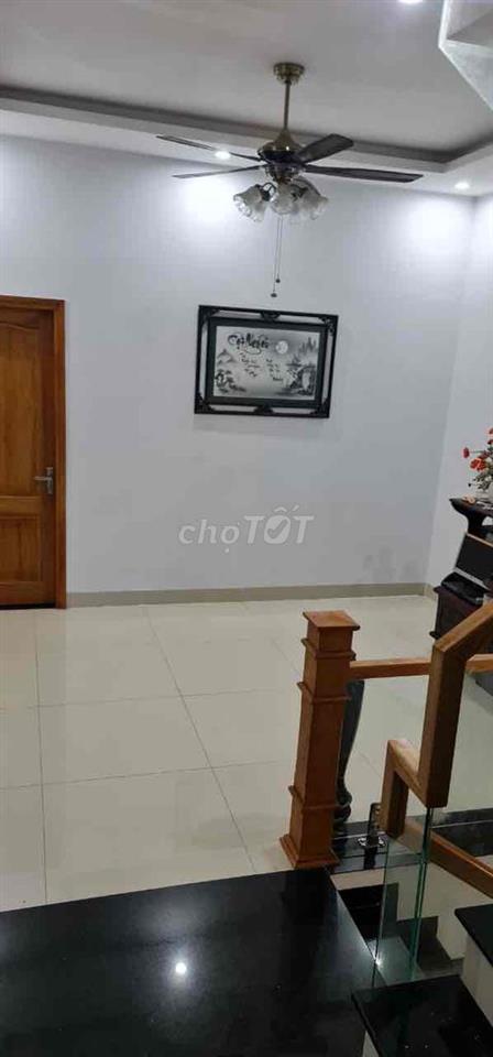NHÀ 3 TẦNG, GẦN TRƯỜNG ĐẠI HỌC, 3 TẦNG 3 Phòng ngủ