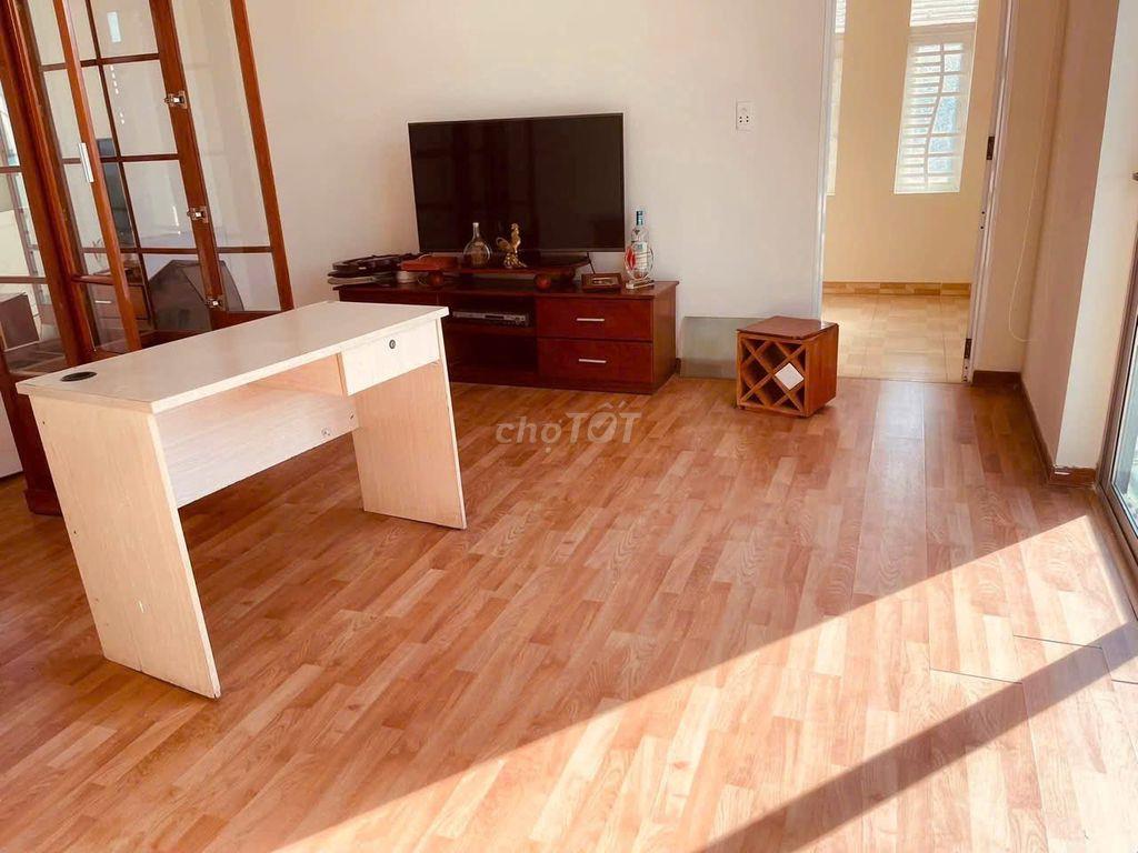 Nhà 3 tầng kiệt LÔ GÓC  kề NGUYỄN HỮU THỌ   - SẴN NỘI THẤT CƠ BẢN