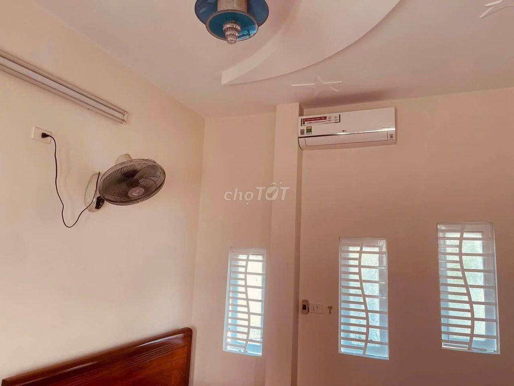 Nhà 3 tầng kiệt LÔ GÓC  kề NGUYỄN HỮU THỌ   - SẴN NỘI THẤT CƠ BẢN