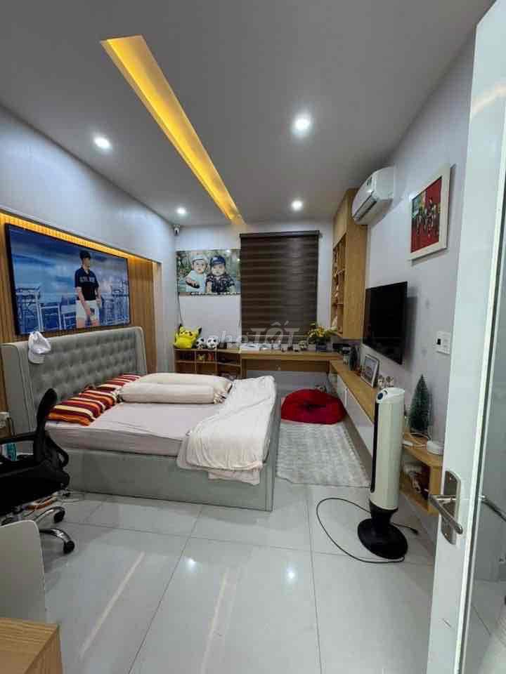 Cho thuê nhà 4 tầng đường 7m5 kề Tố Hữu- Full nội thất