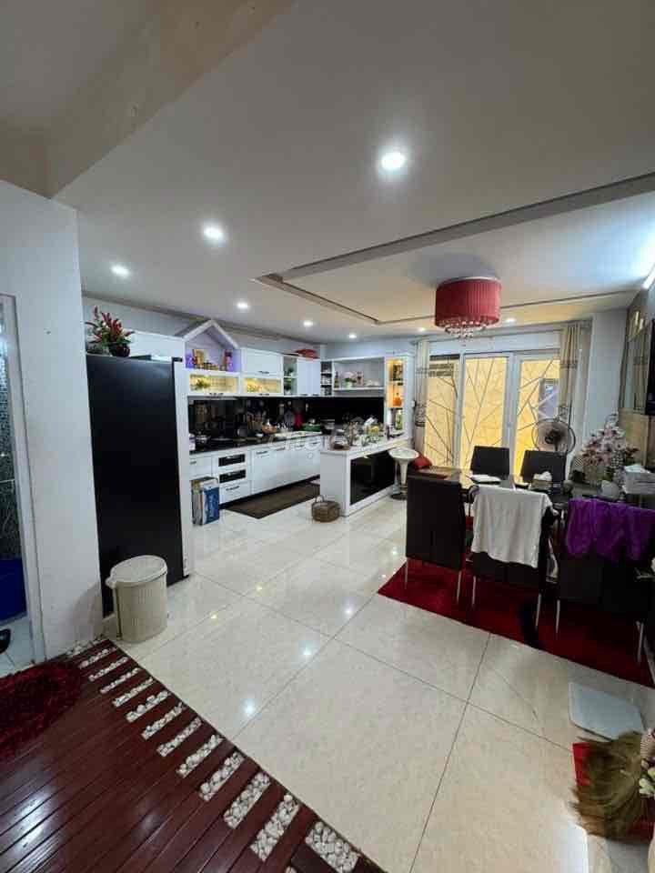 Cho thuê nhà 4 tầng đường 7m5 kề Tố Hữu- Full nội thất