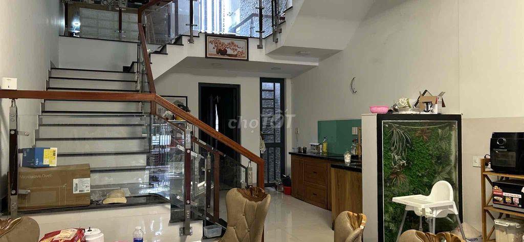 Cho thuê nhà 2,5 tầng đường Bùi Trang Chước, giá rất rẻ.!