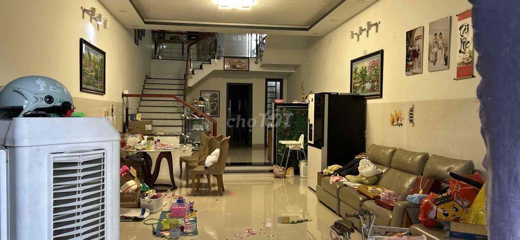 Cho thuê nhà 2,5 tầng đường Bùi Trang Chước, giá rất rẻ.!