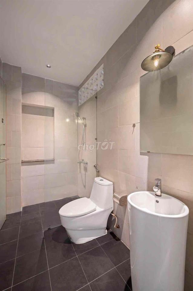 NHÀ MỚI SÁT VÕ VĂN KIỆT,5PN,6WC, CÓ THÁNG MÁY