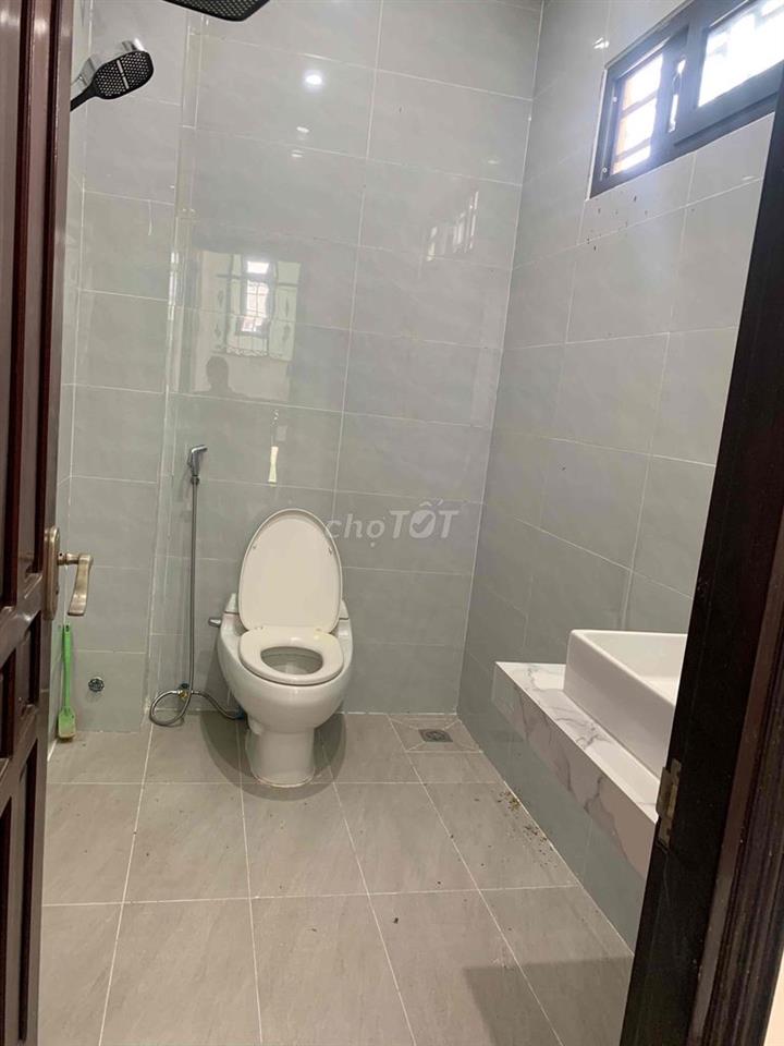 Cho thuê nhà nguyên căn 4 tầng mặt tiền Hải Hồ