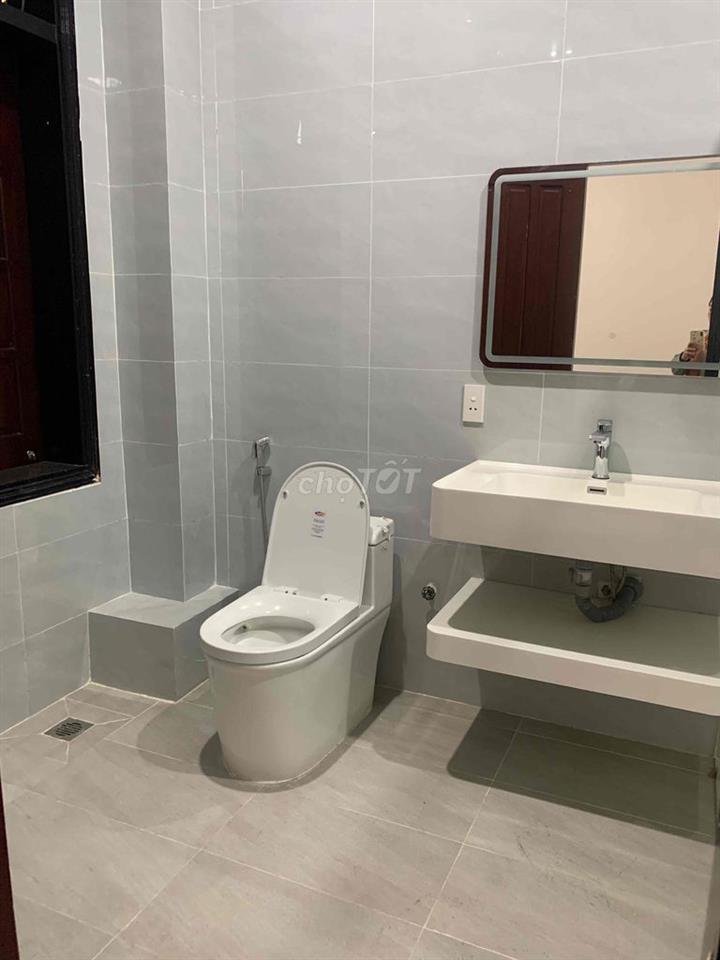 Cho thuê nhà nguyên căn 4 tầng mặt tiền Hải Hồ