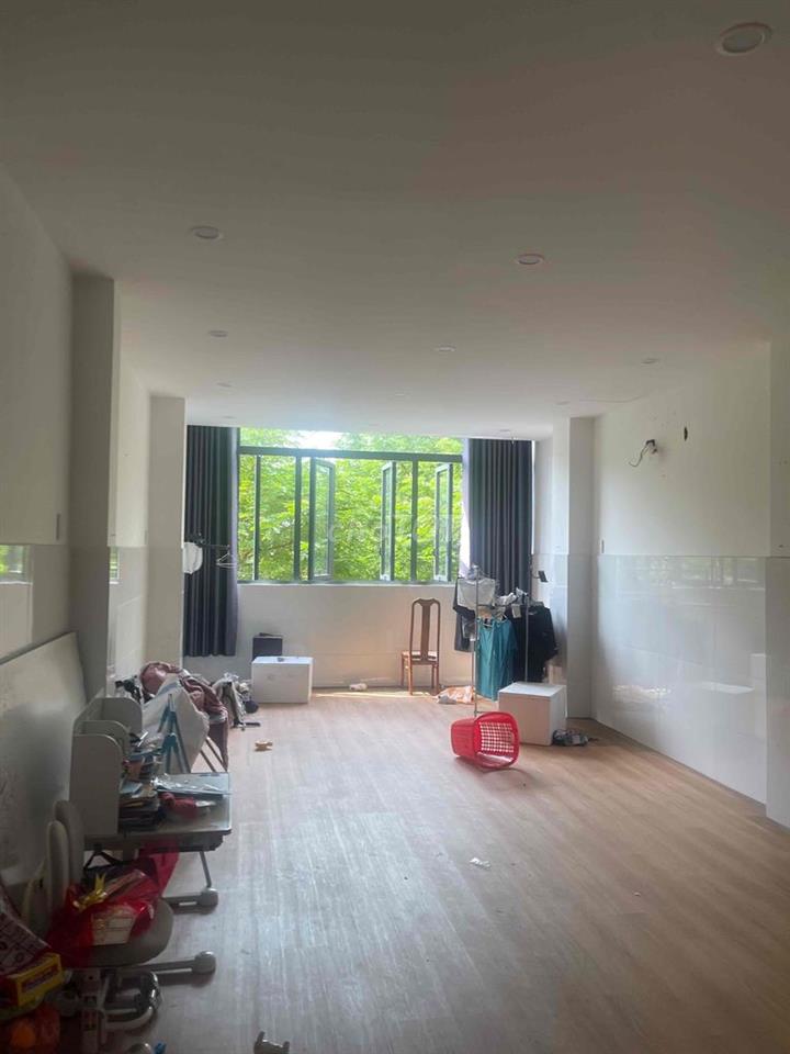 Mặt tiền nguyễn văn linh nguyên căn chỉ hơn 30tr