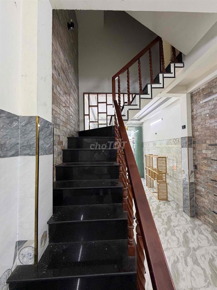 Cho thuê nhà 3tầng mặt tiền NGUYỄN HOÀNG - Hải Châu, Đà Nẵng