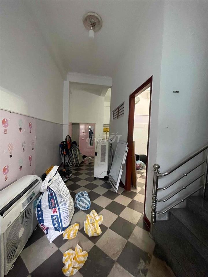 Cho thuê nhà 2tầng mặt tiền THI SÁCH, Hải Châu - ngay cổng Sân bay ĐN