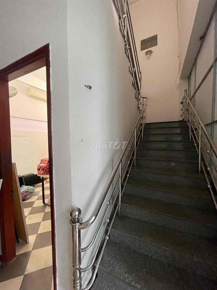 Cho thuê nhà 2tầng mặt tiền THI SÁCH, Hải Châu - ngay cổng Sân bay ĐN