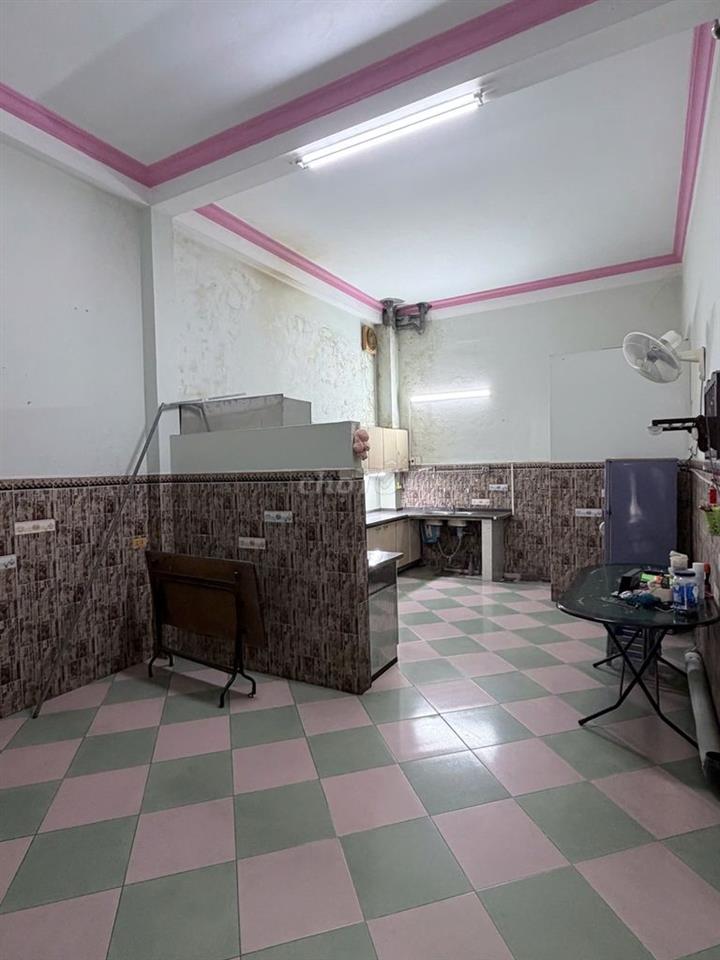 Nhà 3 tầng nguyên căn gần trường cấp 2
