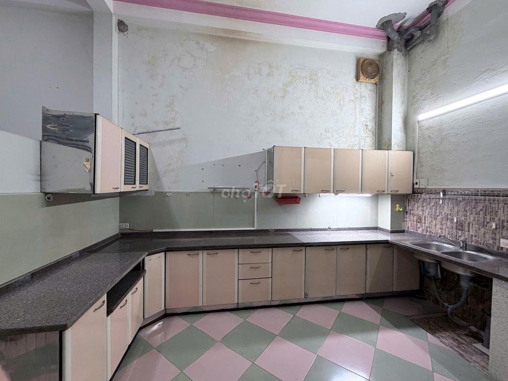 Nhà 3 tầng nguyên căn gần trường cấp 2