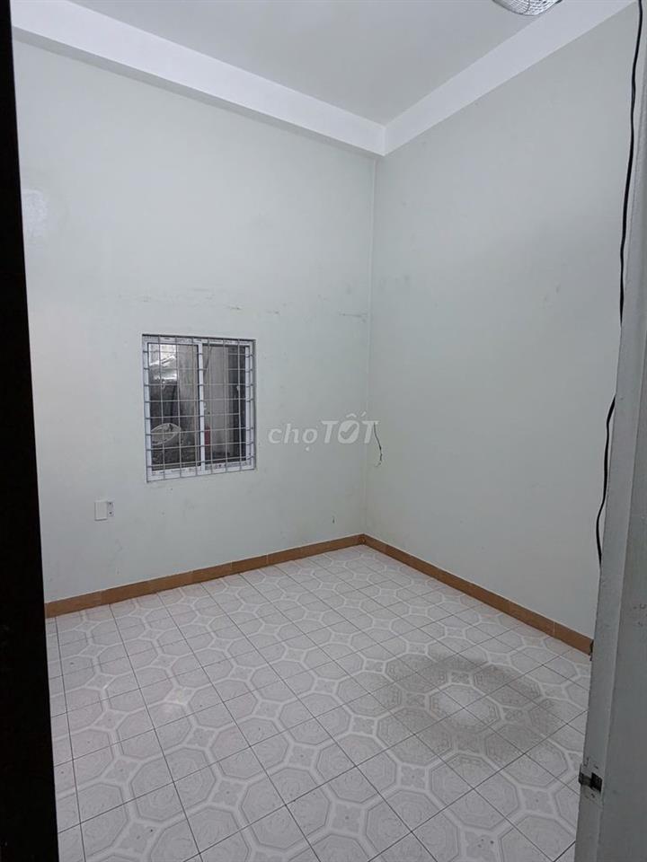 Nhà 3 tầng nguyên căn gần trường cấp 2