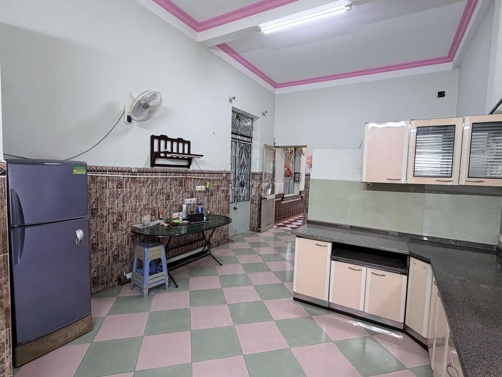 Nhà 3 tầng nguyên căn gần trường cấp 2