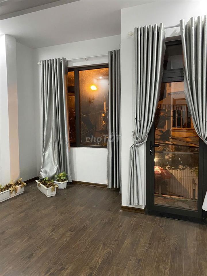 Nhà 3 tầng kiệt Cù Chính Lan ô tô vào đậu trước nhà được