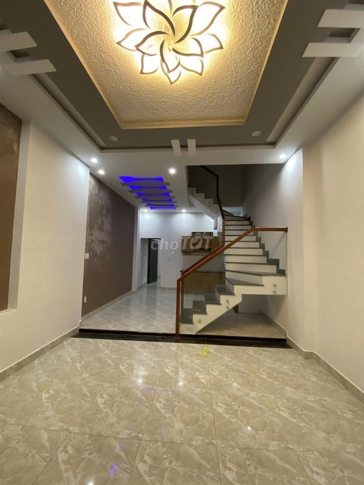 Nhà 3 tầng kiệt Cù Chính Lan ô tô vào đậu trước nhà được