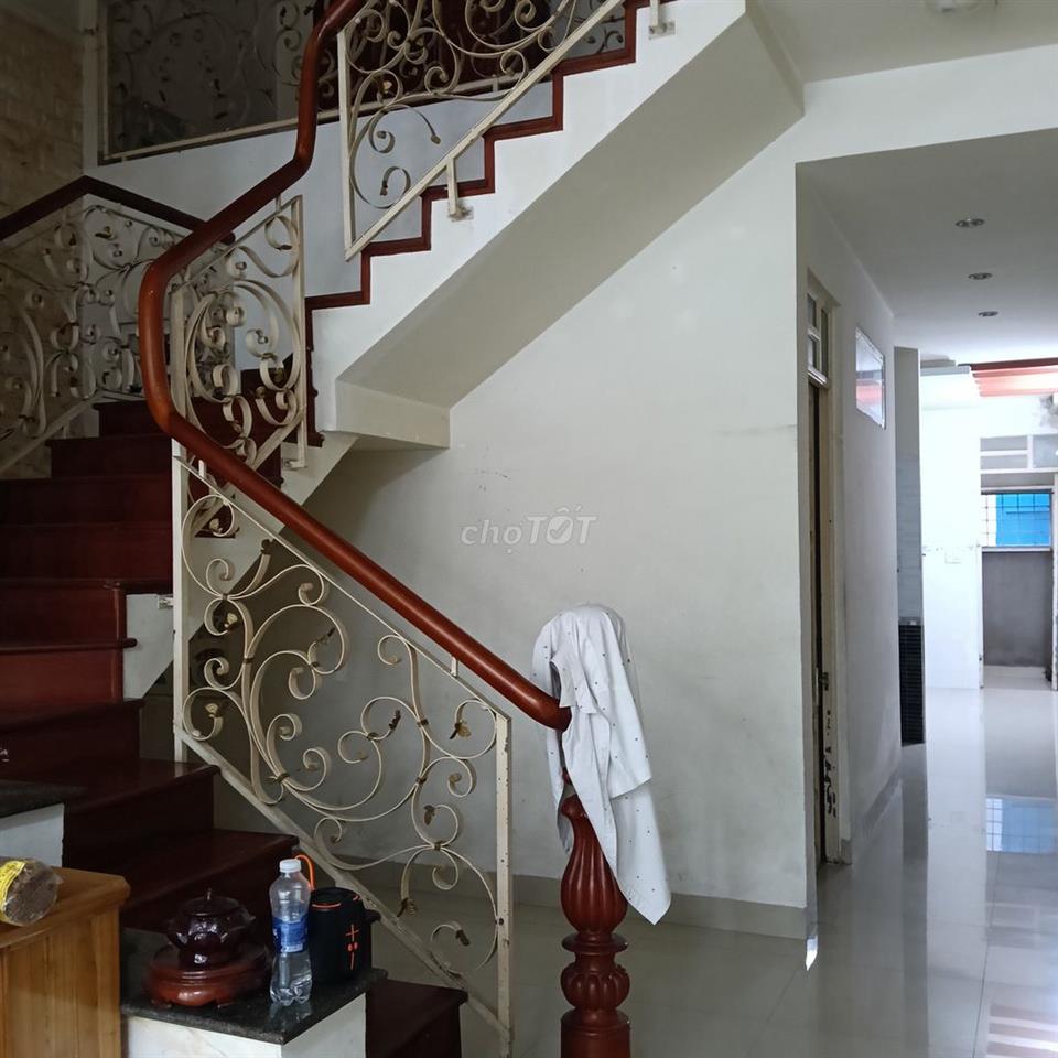 Cho thuê nhà nguyên căn ,mặt tiền gần chợ, gân sông gần biển