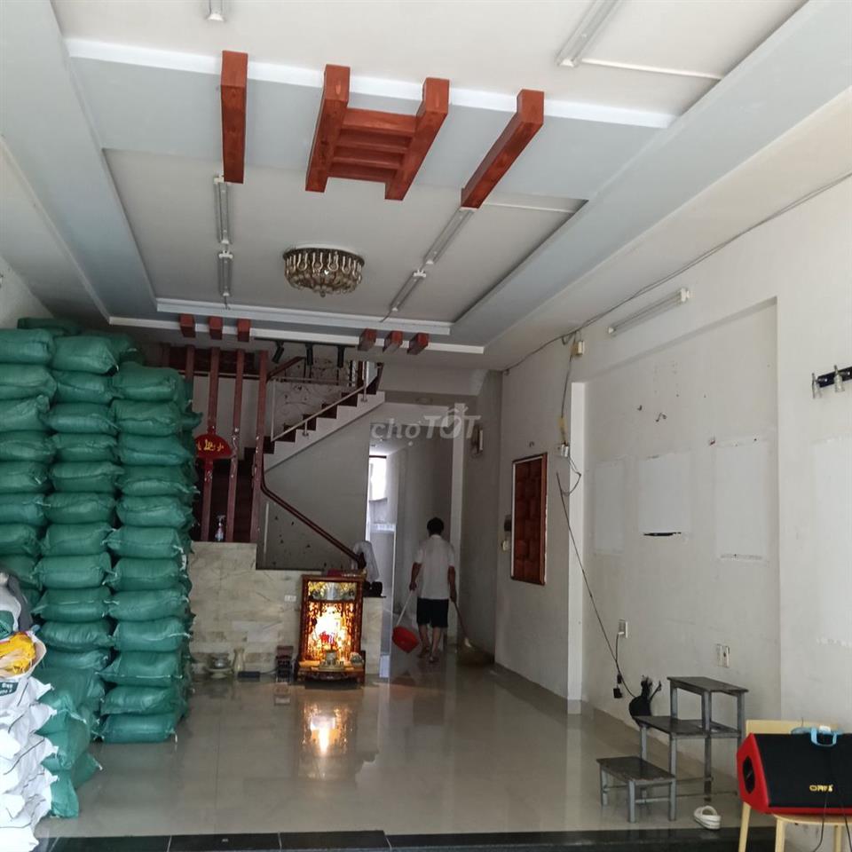Cho thuê nhà nguyên căn ,mặt tiền gần chợ, gân sông gần biển