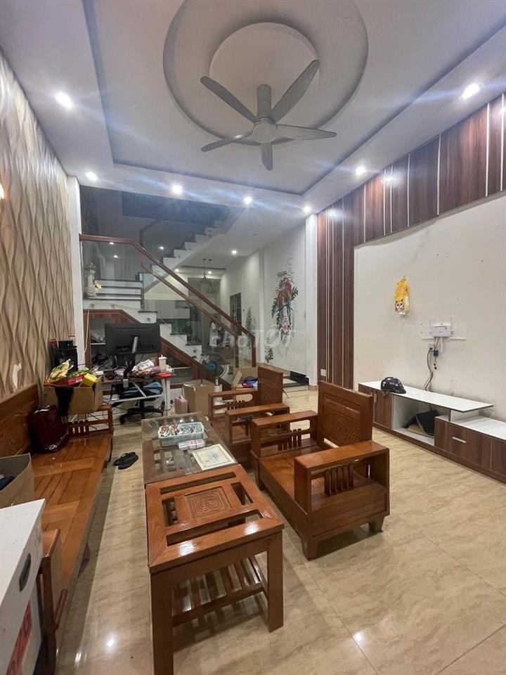 Cho thuê nhà NguyễnHuyTưởng 3 tầng,có nội thất,điềuhoà tủlạnh nónglạnh
