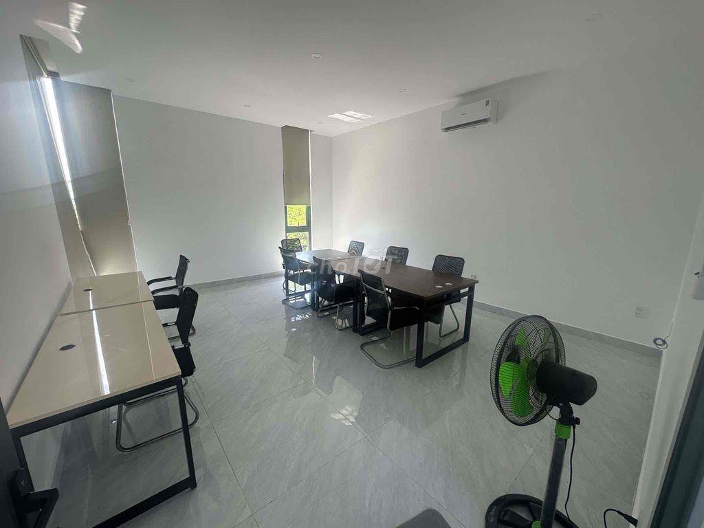 Cho thuê vp đầy đủ bàn ghế