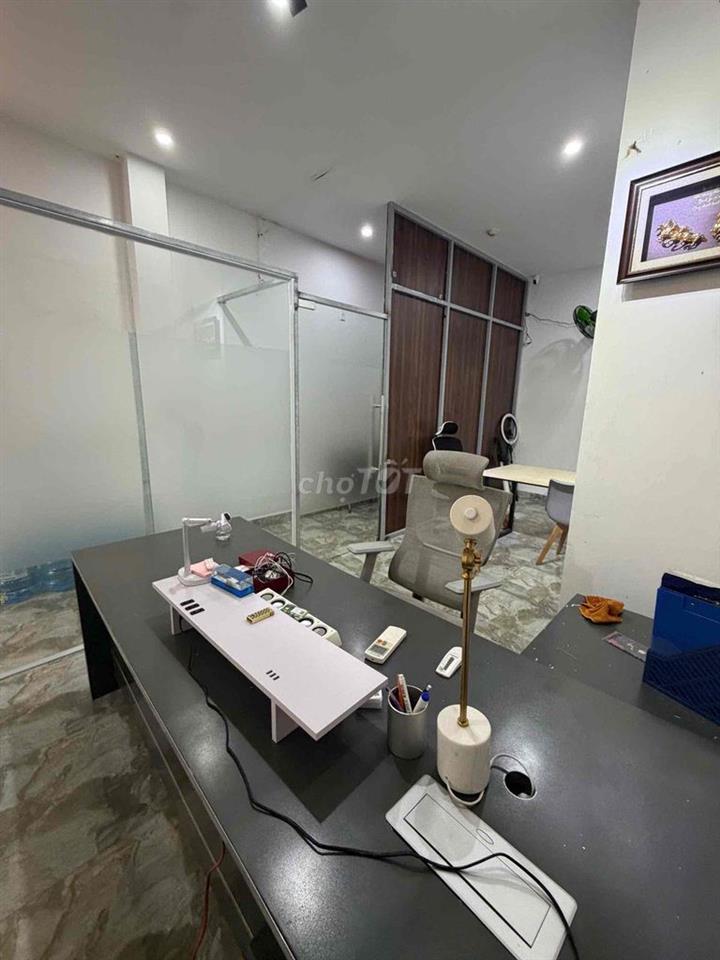 Văn Phòng Đầy Đủ Nội Thất Đẹp