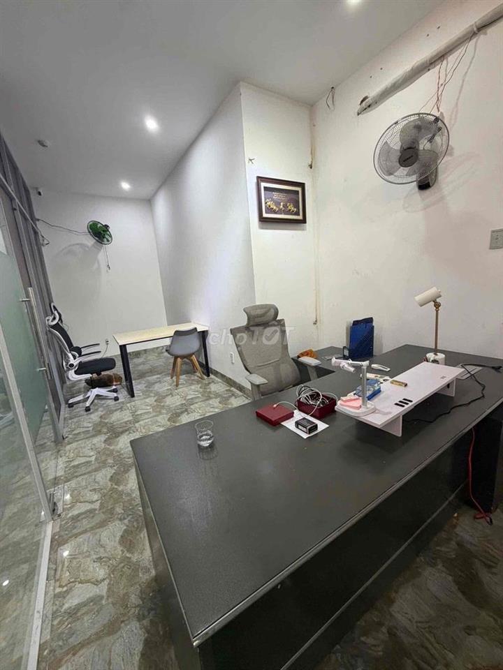 Văn Phòng Đầy Đủ Nội Thất Đẹp