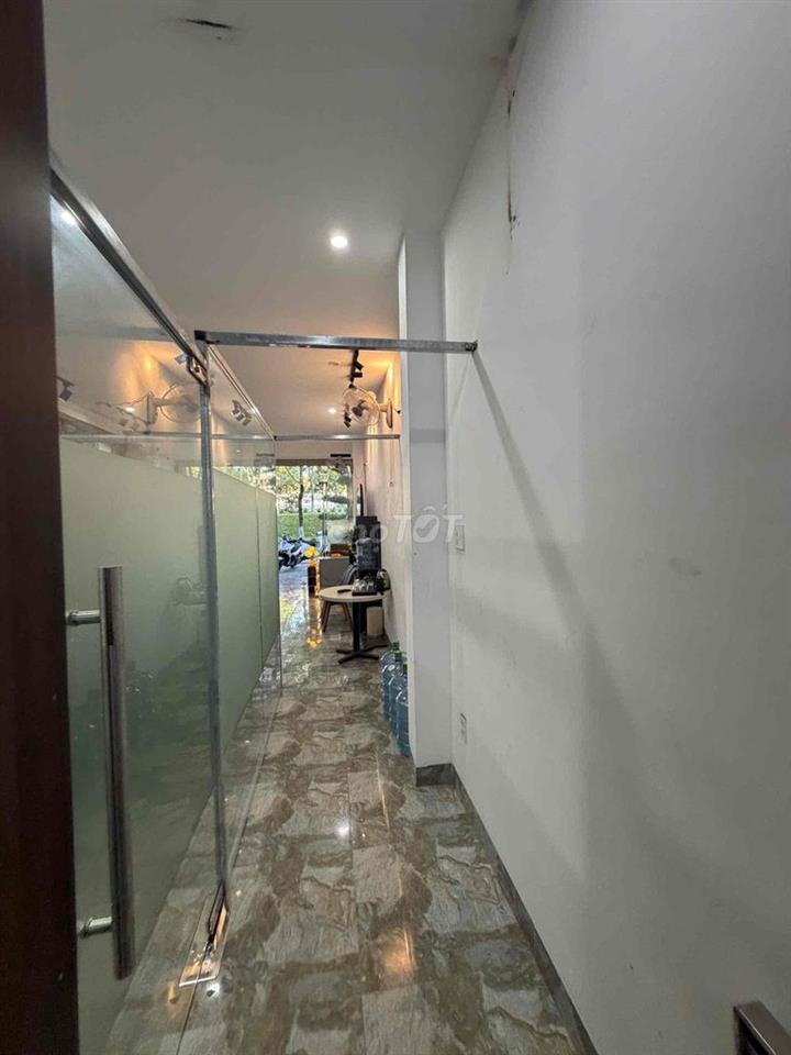 Văn Phòng Đầy Đủ Nội Thất Đẹp