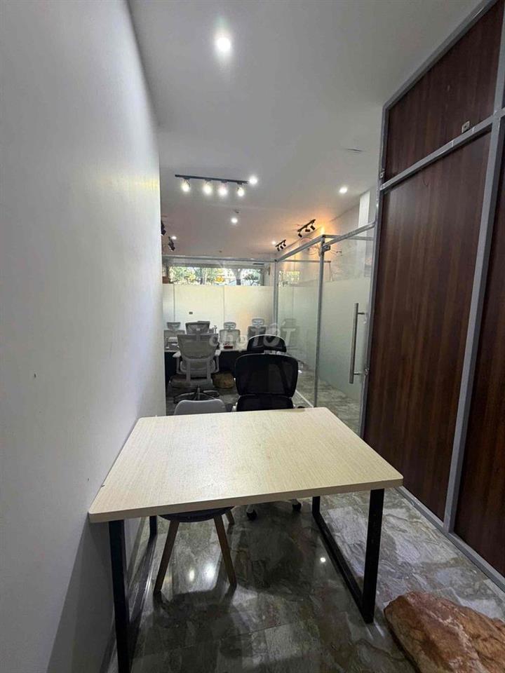 Văn Phòng Đầy Đủ Nội Thất Đẹp
