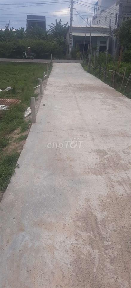 gần chợ lệ trạch. 
