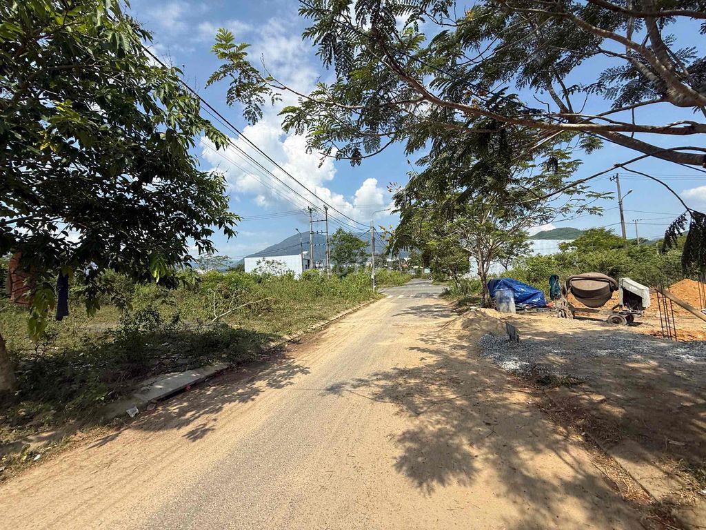 cần bán lô đất rẻ nhất khu tdc nhà vườn hoà ninh