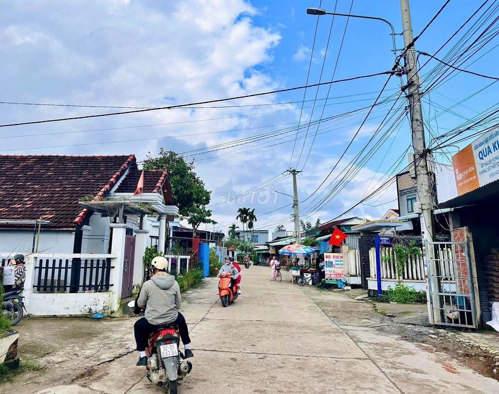 299 triệu bán nhanh lô góc 2 MT đường oto 