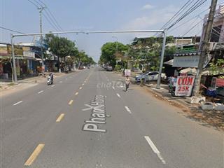 bán đất mặt tiền Phạm Hùng