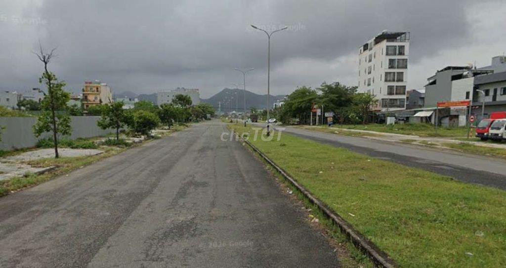 ccho thuê 700m đất mặt tiền Phan Văn Định