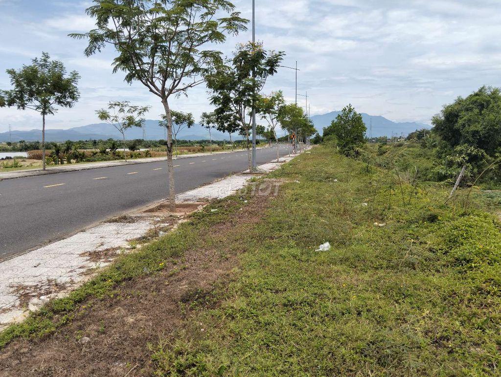 Lô đất 2 sổ hồng đường thăng long Đà Nẵng
