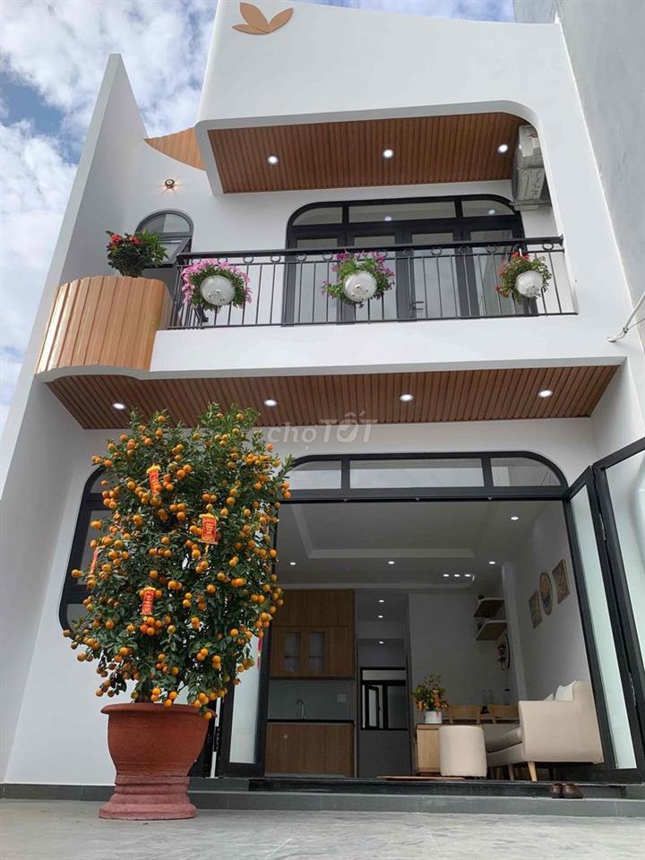 Nhà 2 Tầng Điện Ngọc